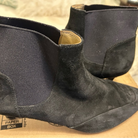 Shoes - Picture 4 of 10